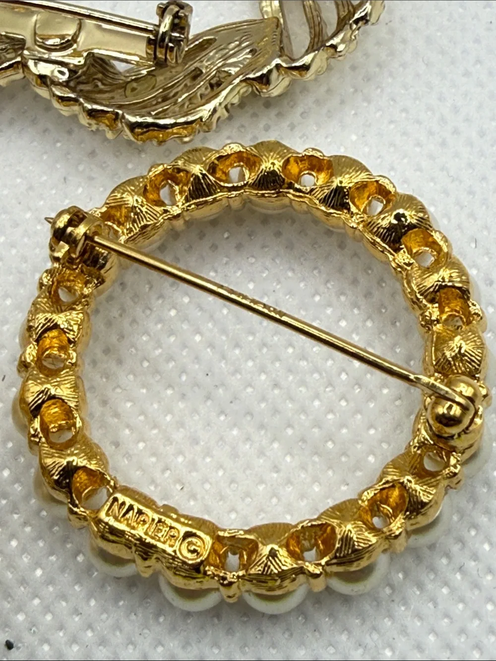 Vintage 4 pc Gold tone faux Pearl Decorative Brooch Set rhinestone pin 1 signed